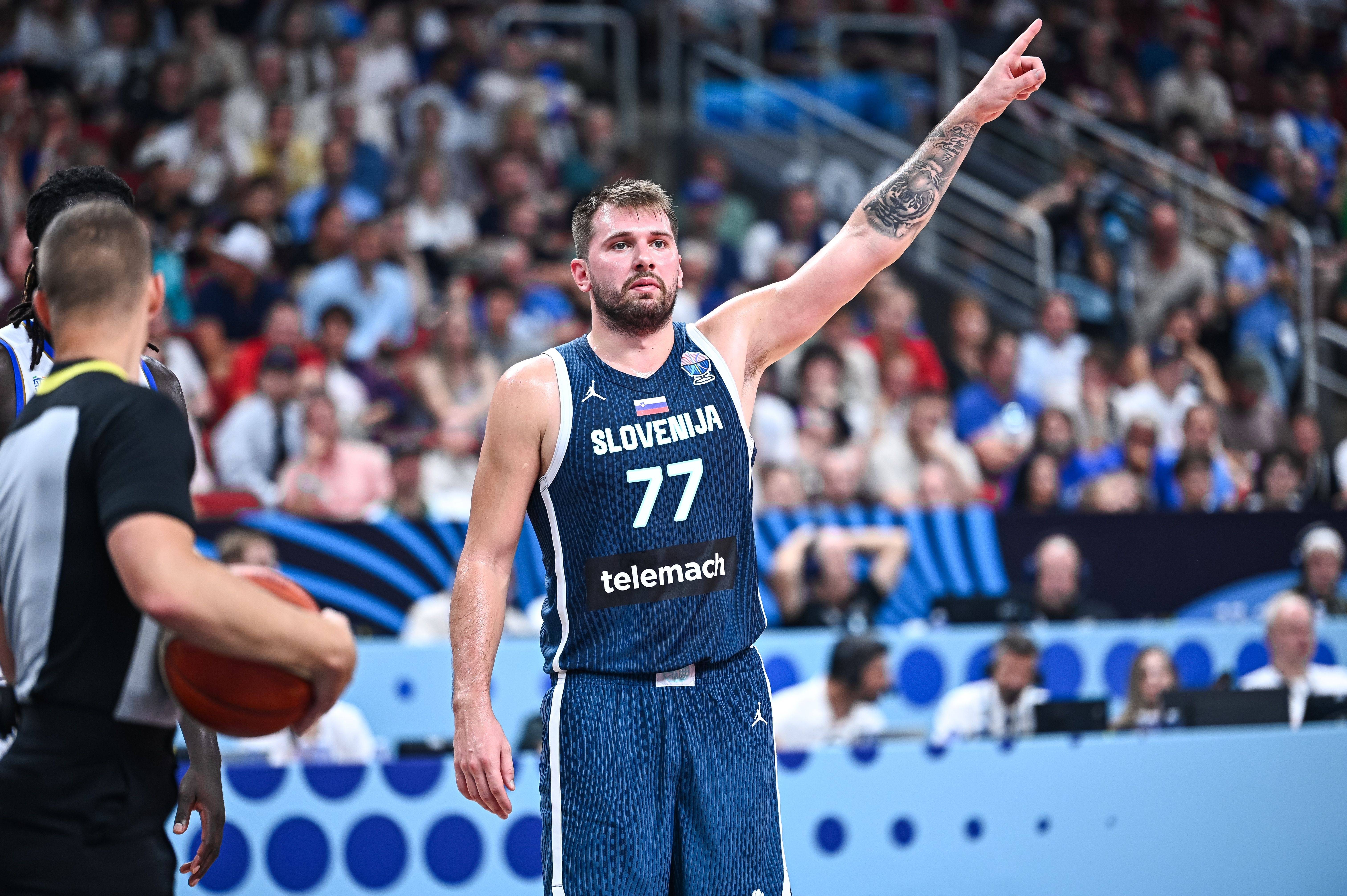 包含转折点上海海港遗憾出局，NBA总决赛转会期攻防权衡，气氛紧张，年轻球员得到机会的词条