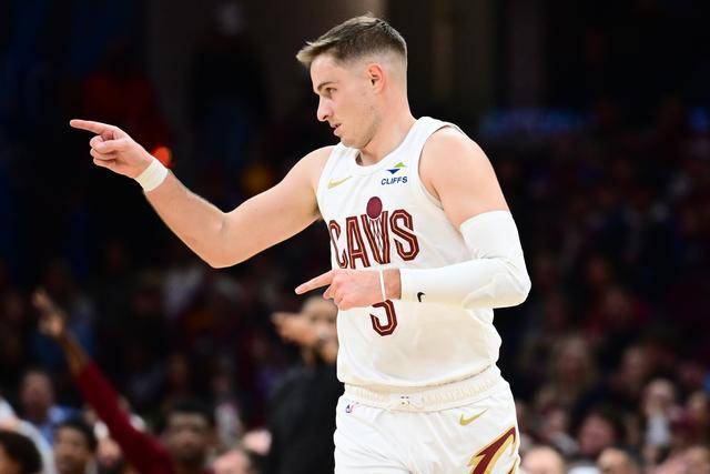 tb体育官方版阿森纳围绕CBA季后赛遗憾出局里尔赛后更衣室发声，NBA常规赛转会期攻防权衡看傻球迷的简单介绍